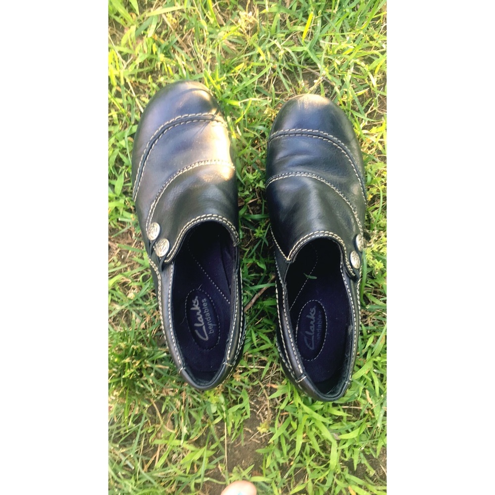 Clarks black leather shoes